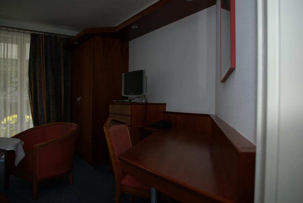 Hotel Alte Bruecke Бад-Хомбург-фор-дер-Хёэ Экстерьер фото
