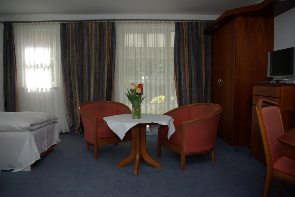 Hotel Alte Bruecke Бад-Хомбург-фор-дер-Хёэ Экстерьер фото