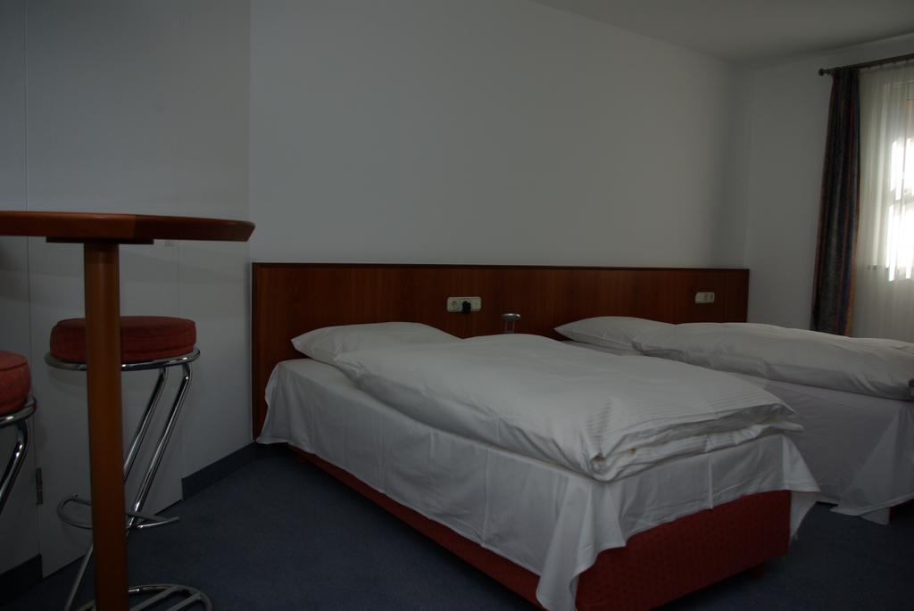 Hotel Alte Bruecke Бад-Хомбург-фор-дер-Хёэ Экстерьер фото