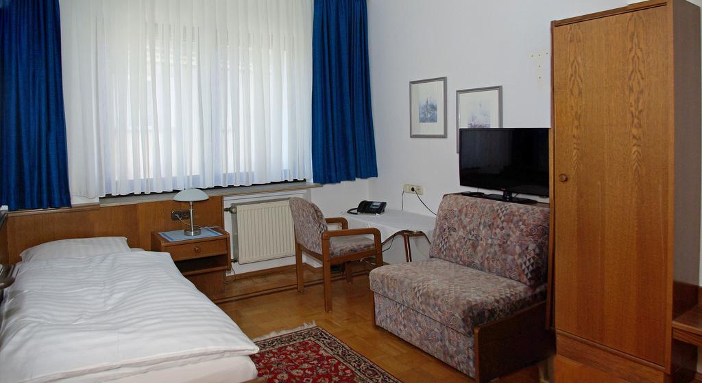 Hotel Alte Bruecke Бад-Хомбург-фор-дер-Хёэ Номер фото