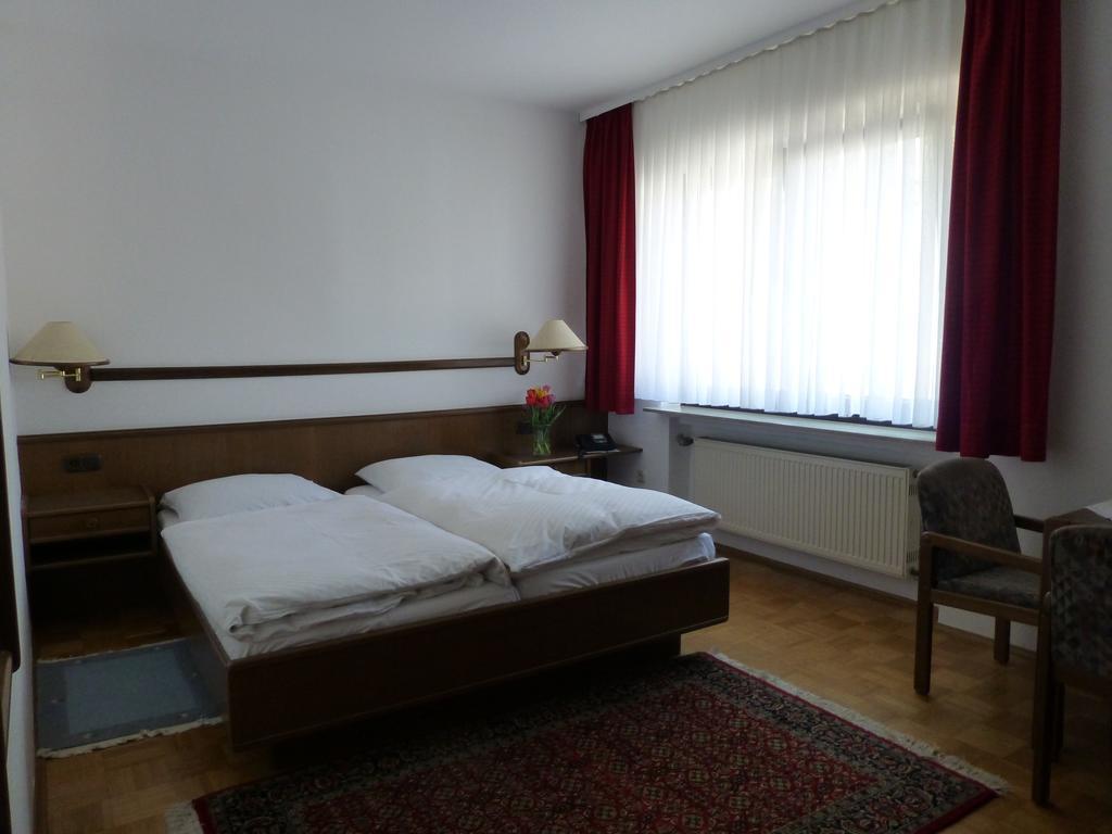 Hotel Alte Bruecke Бад-Хомбург-фор-дер-Хёэ Номер фото
