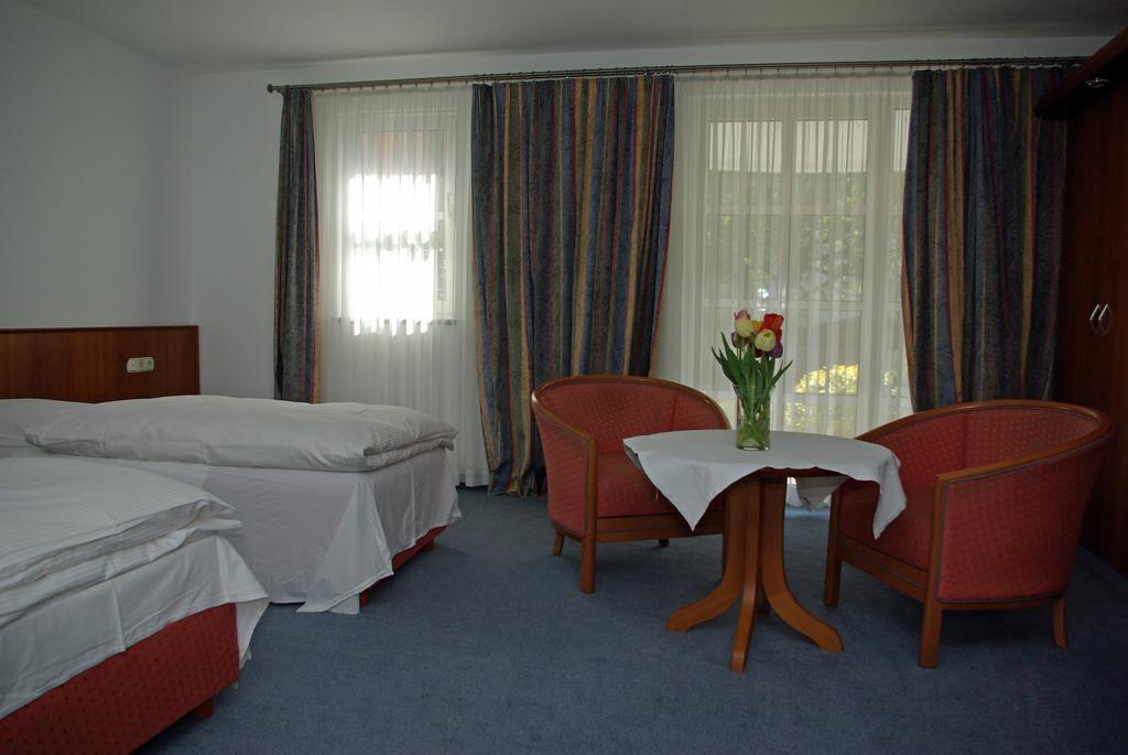 Hotel Alte Bruecke Бад-Хомбург-фор-дер-Хёэ Номер фото