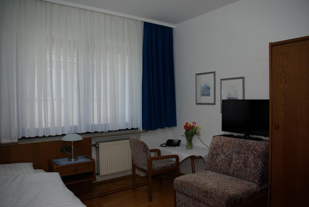 Hotel Alte Bruecke Бад-Хомбург-фор-дер-Хёэ Номер фото